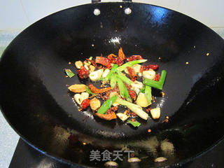 香辣小海螺的做法步骤:4