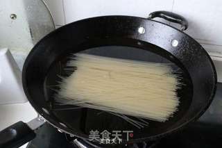 红烧排骨米粉的做法步骤:7