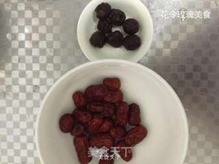 玫瑰银耳羹 满满胶原蛋白的做法步骤:2