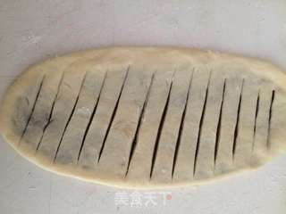 豆沙花式面包的做法步骤:7
