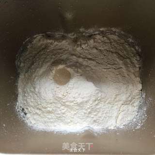 蜂蜜小餐包的做法步骤:2