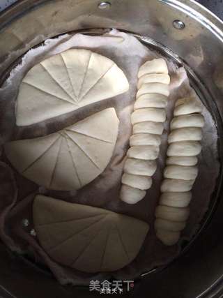 香肠花卷的做法步骤:6