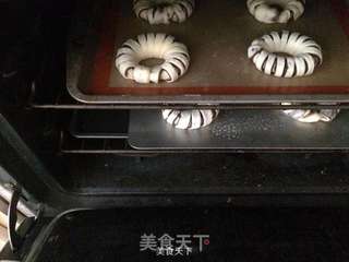 豆沙花式面包的做法步骤:10