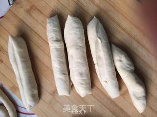 香肠花卷的做法步骤:2