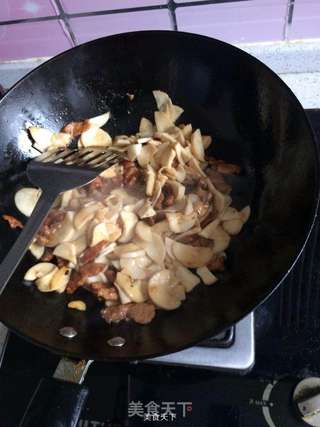 杏鲍菇炒肉的做法步骤:5