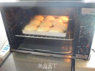 香蕉樱桃酱餐包的做法步骤:11