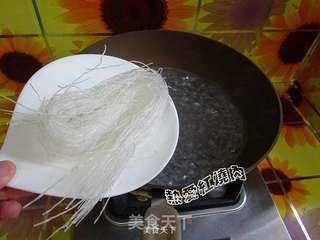 娃娃菜炒粉丝的做法步骤:2