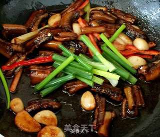 大蒜焖黄鳝段煲-不加一滴水的香浓美味的做法步骤:10
