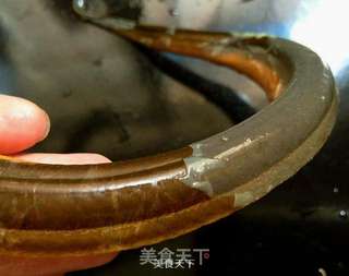 大蒜焖黄鳝段煲-不加一滴水的香浓美味的做法步骤:4
