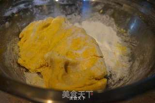 手作豆沙南瓜饼的做法步骤:3