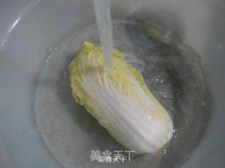 麻辣香肠猪肚炒娃娃菜的做法步骤：2