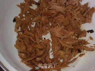 金枪鱼沙拉三明治的做法步骤:2