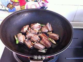 板栗烧排骨的做法步骤:5