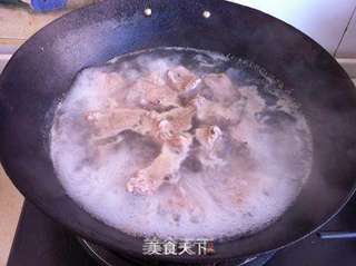 板栗烧排骨的做法步骤:2