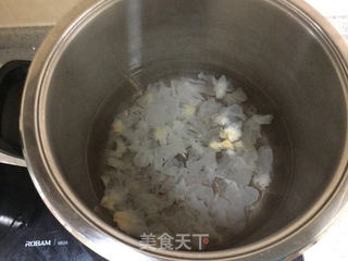 银耳红枣粥—让胶原蛋白填满你的脸!的做法步骤:2