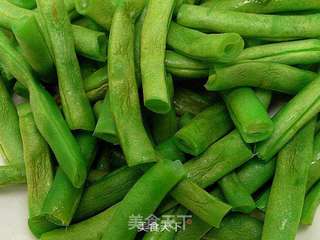 咸蛋干煸四季豆 ☆咸蛋炒蔬 5的做法步骤:2