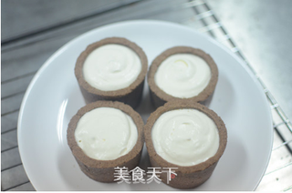 盈太美食俱乐部---风情万种的慕斯杯子蛋糕的做法步骤:8