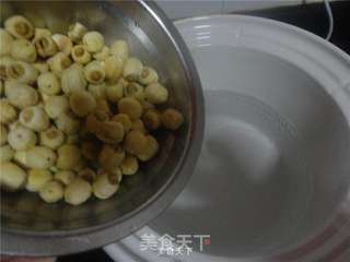 莲子百合糖水的做法步骤:3