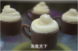盈太美食俱乐部---风情万种的慕斯杯子蛋糕的做法步骤:12
