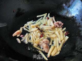 紫苏路边荆炒鸡的做法步骤:3