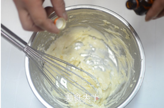 盈太美食俱乐部---风情万种的慕斯杯子蛋糕的做法步骤:11