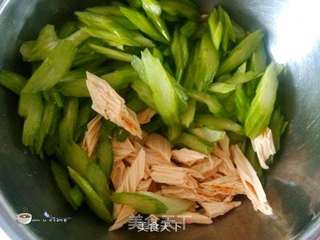 芹菜拌腐竹的做法步骤:2