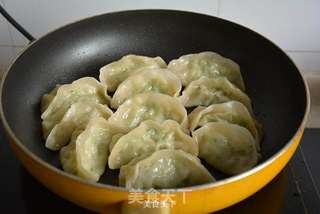 蛋皮煎饺的做法步骤:7