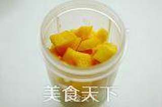夏日冰品:芒果冰激凌的做法步骤:2