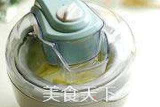 夏日冰品:芒果冰激凌的做法步骤:7