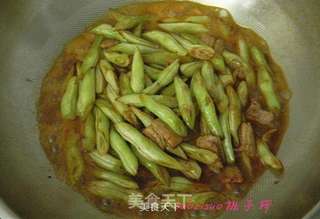 五花肉焖扁豆的做法步骤:8