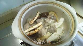 淮山茯苓薏米去湿暖胃汤的做法步骤:4