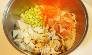 绿竹笋鸡肉炊饭的做法步骤:2