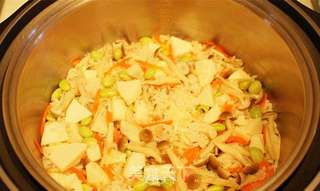 绿竹笋鸡肉炊饭的做法步骤:3