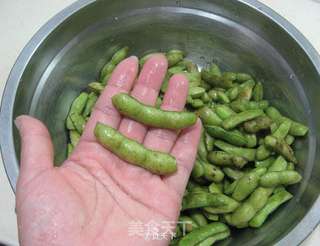 盐水毛豆的做法步骤:2