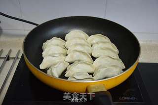 蛋皮煎饺的做法步骤:4