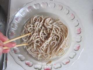 手撕鸡丝拌豆皮的做法步骤:6