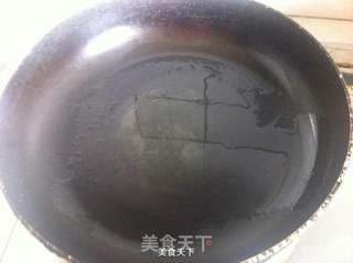 蛋皮三鲜锅贴的做法步骤:11