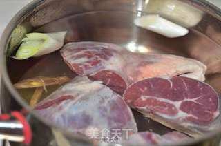 白小厨秘制卤牛肉的做法步骤:2