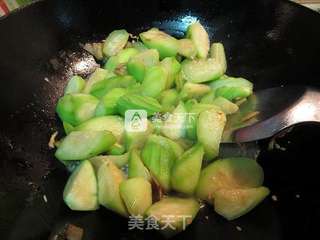 小炒丝瓜的做法步骤:3