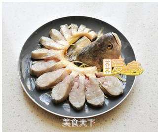 8分钟蒸出夏日最惊艳的宴客鱼——不会做鱼的妹纸看过来的做法步骤:3