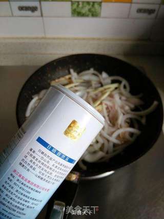 洋葱茭白小炒的做法步骤:4