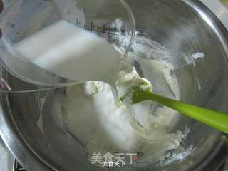 在家轻松制作蓝莓轻乳酪蛋糕的做法步骤:3