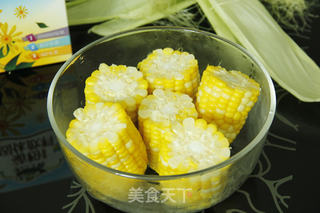 玉米汁瘦身玉米奶昔的做法步骤:4