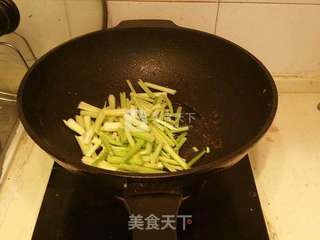 腊肠炒芹菜的做法步骤：7