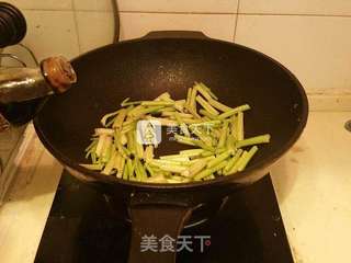 腊肠炒芹菜的做法步骤:8