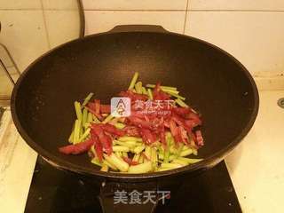 腊肠炒芹菜的做法步骤:9