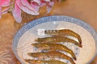 彩色虾仁的做法步骤：1