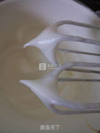 炼乳戚风蛋糕的做法步骤:8