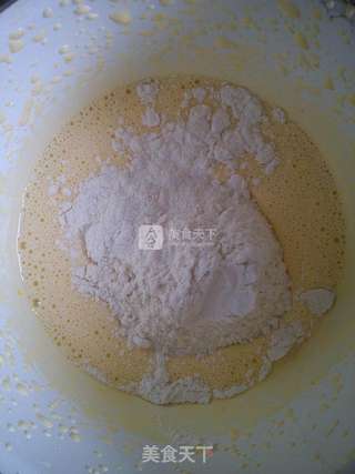 炼乳戚风蛋糕的做法步骤:6