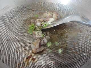 蘑菇尖椒炒肉的做法步骤:7